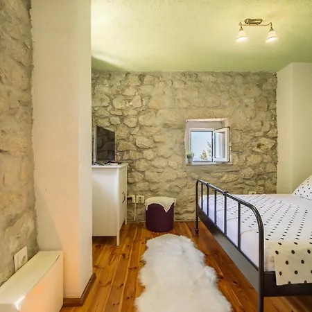 Holiday Home Dalmatinska Kuca Makarska Exterior photo